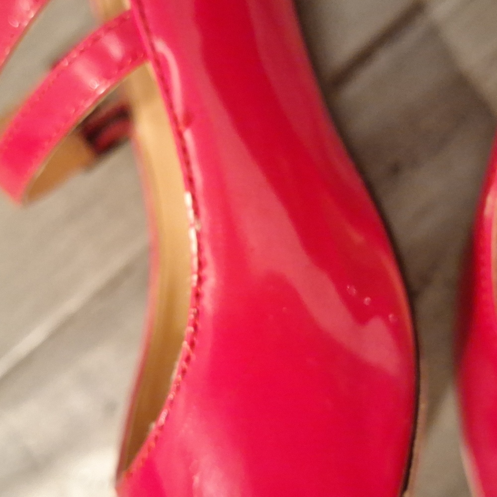 Elegant Red Patent Leather Women's Shoes - Picture 5 of 9